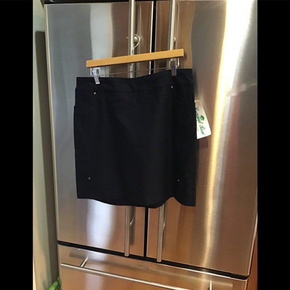Black skort NWT. Size 12 - Picture 1 of 2